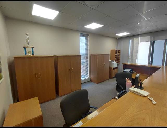254M² OFFICE TO LET IN MIDRIDGE PARK